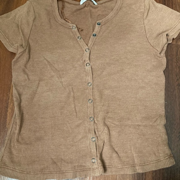 brown shirt, size medium, with buttons - Picture 1 of 2